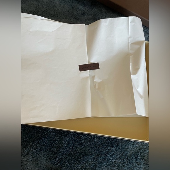 louis vuitton box,wrapping paper,receipt folder,round card with ribbon &gift bag - Picture 13 of 16